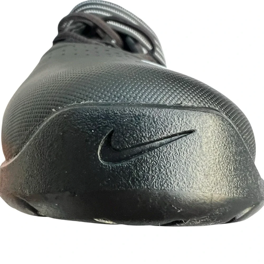 Nike savaleos black